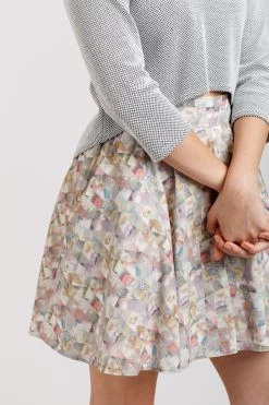 Megan Nielsen - Briar Sweater & T-Shirt Pattern (Sizes 0-20) -Croft Mill briar sweater and t shirt pattern by megan nielsen b4