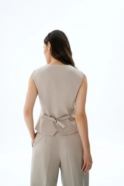 Vikisews - Liliana Vest Sewing Pattern (UK 6-18) -Croft Mill vikisews liliana vest sewing pattern 4